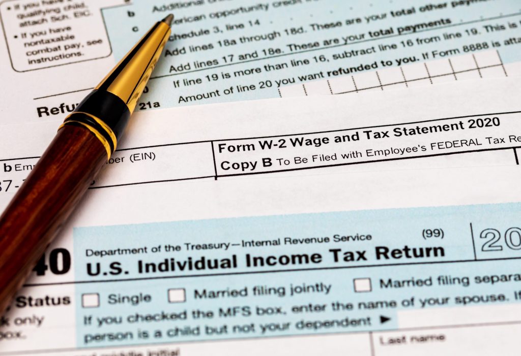 Tax Basics: The Difference Between Standard and Itemized Deductions