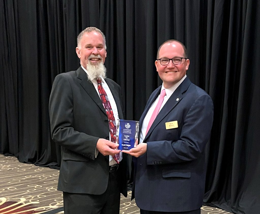 BCIU CIO Receives Leader For Literacy Award - BCTV