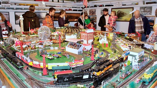 Heritage of Green Hills Brings Back Holiday Train Room Open House