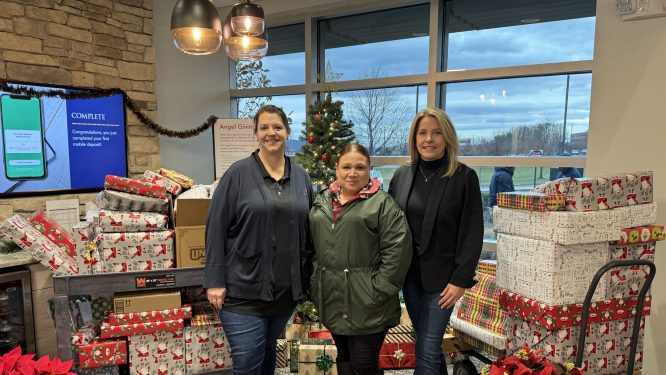 Discovery Federal Credit Union Spreads Holiday Cheer With Gift Donations to Opportunity House Families