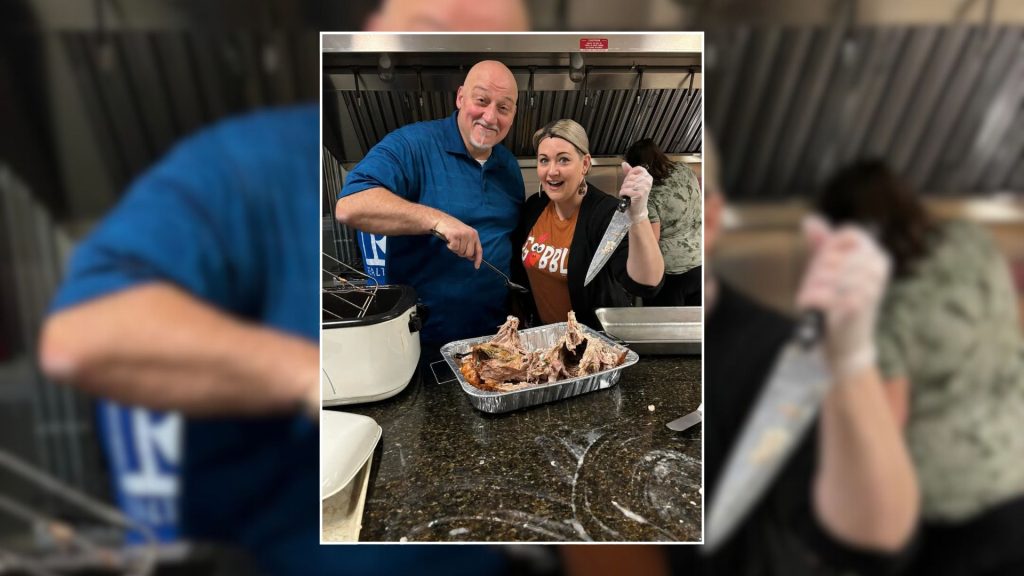 REALTORS Support Community Through Thanksgiving Meals on Wheels and Salvation Army’s Red Kettle Ring Day