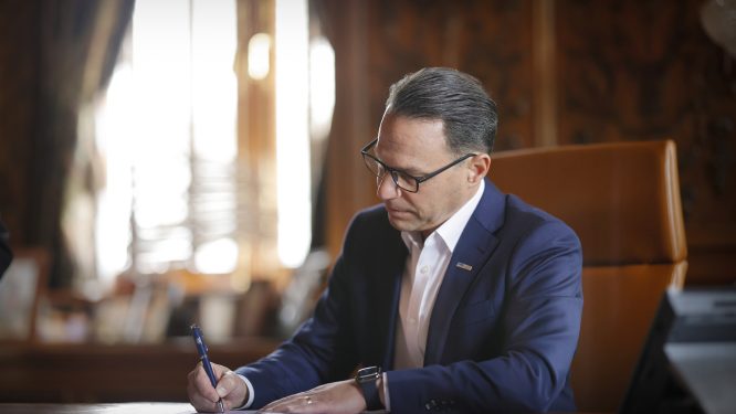 Ghosted by Your Doc? New Law Aims to Weaken Restrictive Noncompete Contracts, Keep Physicians Local