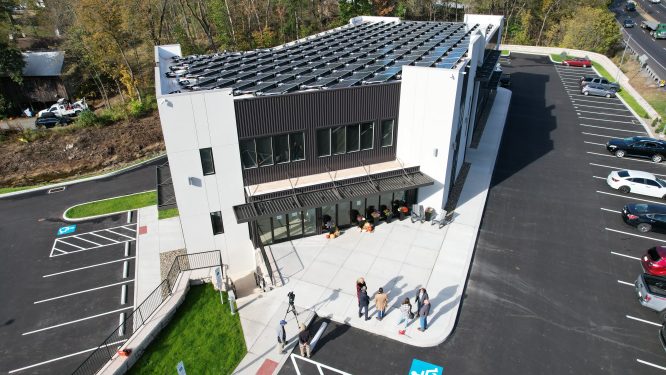 The Pointe at Douglassville and DESCCO Design & Construction Host Ribbon Cutting Ceremony