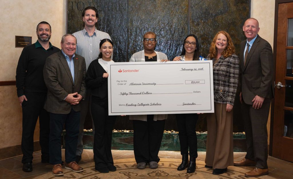 Santander US Gifts $50K to Support Reading Collegiate Scholars Program