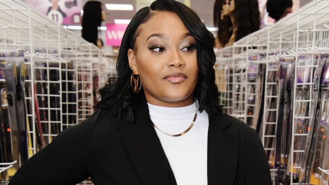 Local Entrepreneur Zihniya Smith Opens Reading Salon with Ambition and Goals